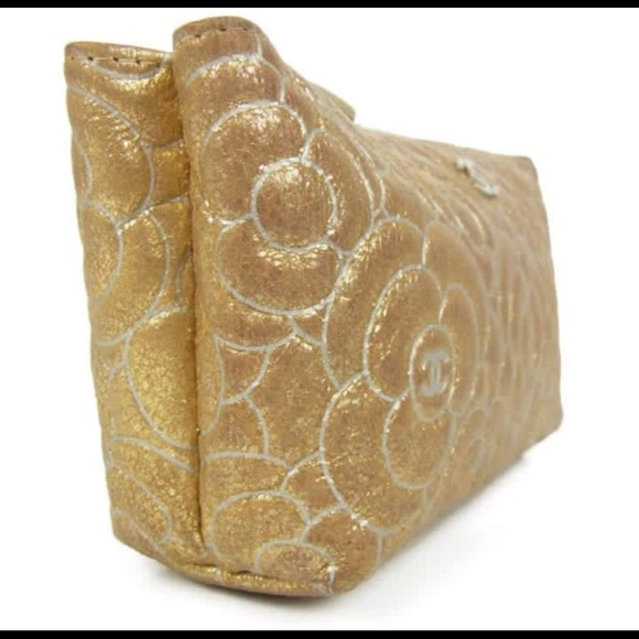 CHANEL 💯% authentic camellia shiny leather pouch - Picture 6 of 8